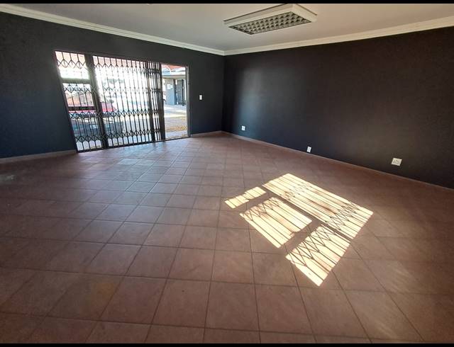 50M² OFFICE TO LET IN THREE RIVERS